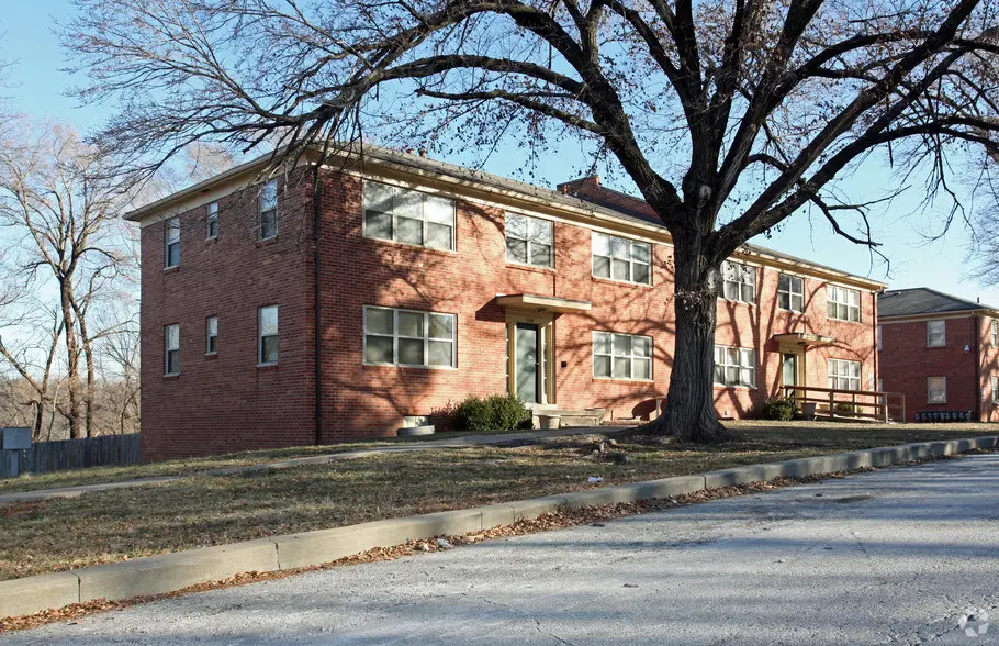 3000 E 49th St, Kansas City, MO 64130