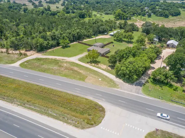 927 Highway 71 W, Smithville, TX 78957