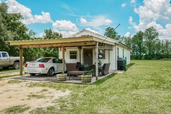 927 Highway 71 W, Smithville, TX 78957