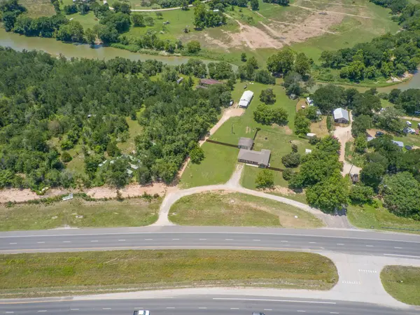 927 Highway 71 W, Smithville, TX 78957