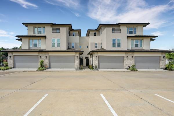 11611 Royal Ivory Xing Houston, TX 77082