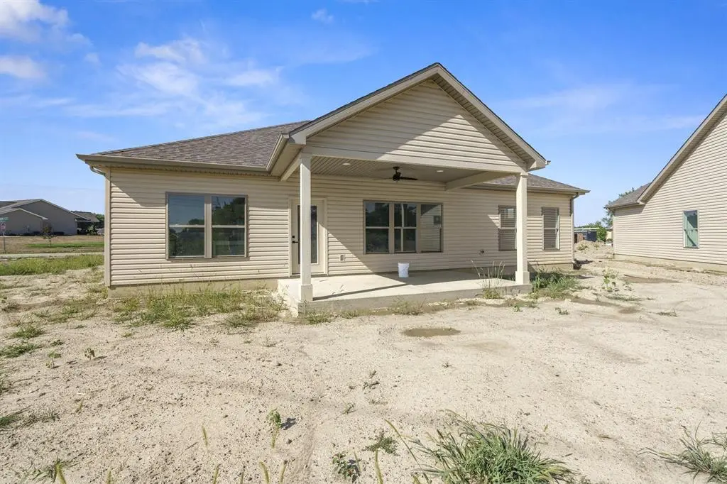 1302 Troon Ct, Auburn, IN 46706