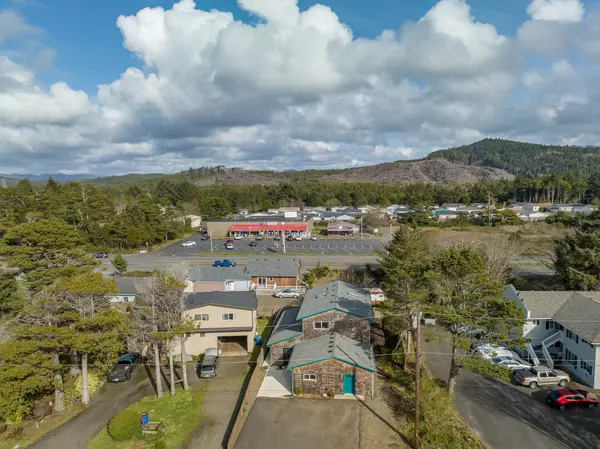 3960 Evergreen Ave, Depoe Bay, OR 97341