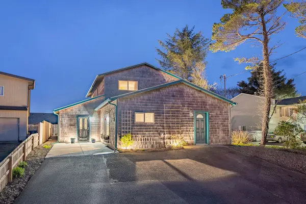 3960 Evergreen Ave, Depoe Bay, OR 97341