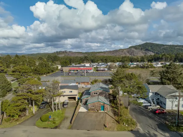 3960 Evergreen Ave, Depoe Bay, OR 97341