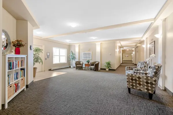 6900 Hunterview Dr NW #302, Calgary, AB T2K 6K6