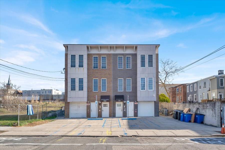 610 12th St, Union City, NJ 07087