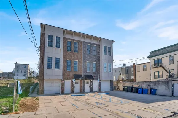 610 12th St, Union City, NJ 07087