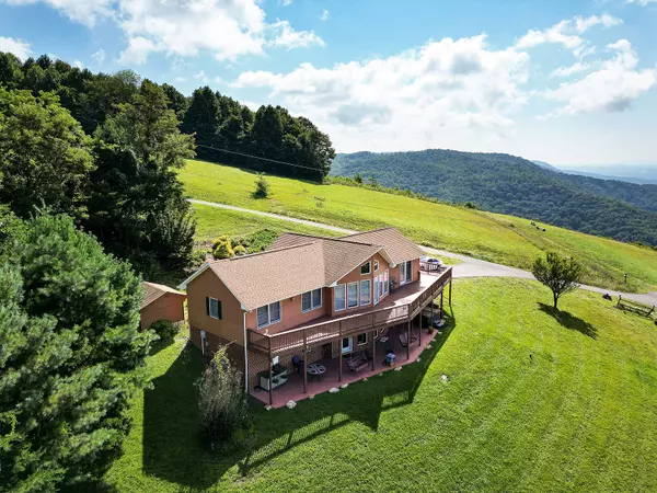 501 Apple Hill Ln, Fancy Gap, VA 24328