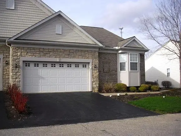 578 Mock Orange Ln, Chagrin Falls, OH 44023