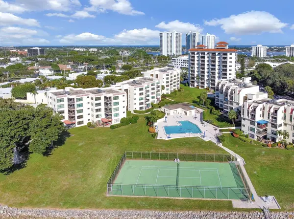 372 Golfview Rd #201, North Palm Beach, FL 33408