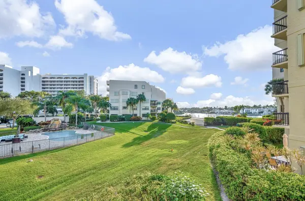 372 Golfview Rd #201, North Palm Beach, FL 33408