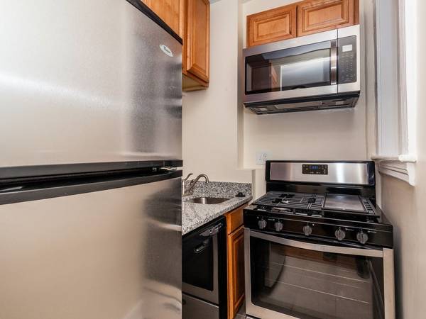 65 Burbank St #17, Boston, MA 02115