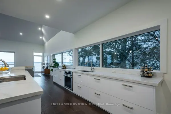 131 Peats Point Rd, Prince Edward, ON K8N 4Z7