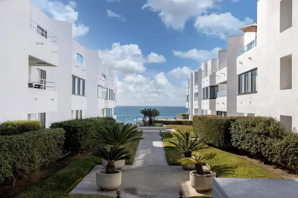 100 Coast Blvd, La Jolla, CA 92037