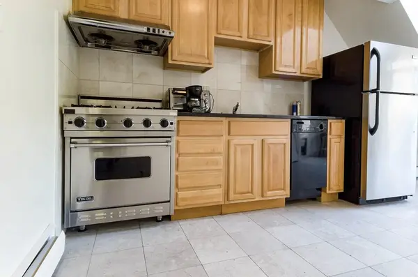 753 E 5th St #4C, New York, NY 10009