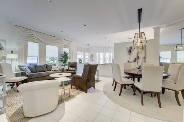917 Augusta Pointe Dr, Palm Beach Gardens, FL 33418