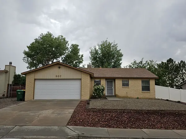 607 E 38th St, Farmington, NM 87401