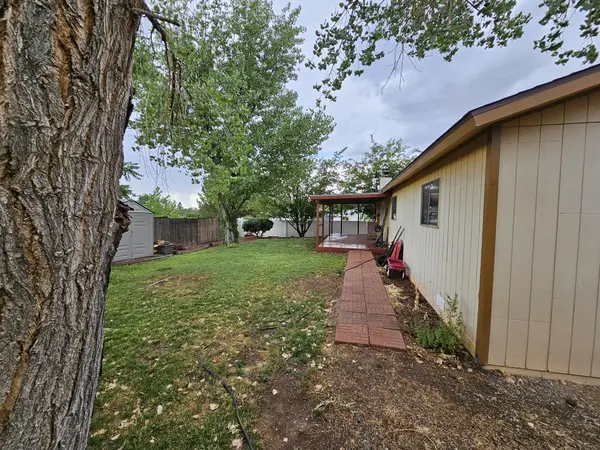 607 E 38th St, Farmington, NM 87401