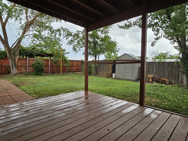607 E 38th St, Farmington, NM 87401