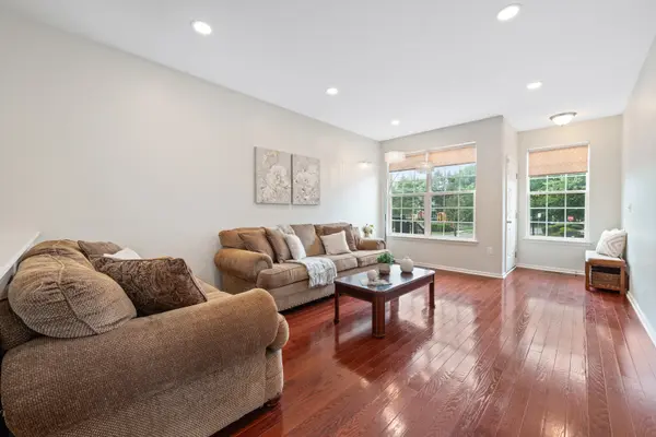 2456 Canterbury Ln North Brunswick, NJ 08902