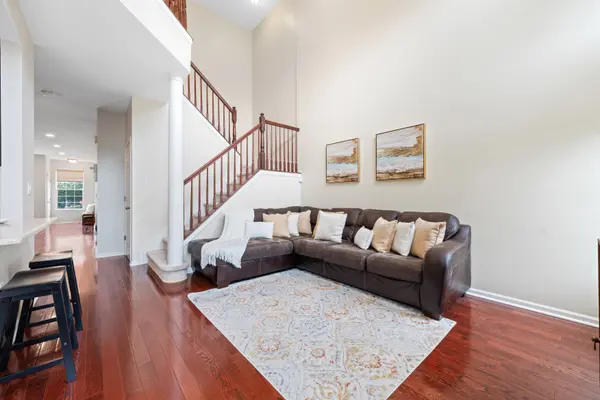 2456 Canterbury Ln North Brunswick, NJ 08902