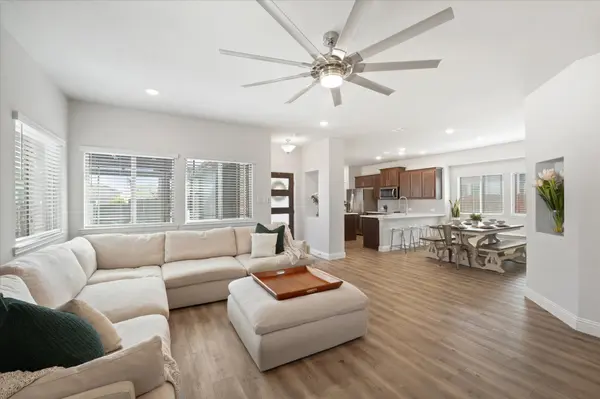 1008 Crockett St, Aubrey, TX 76227