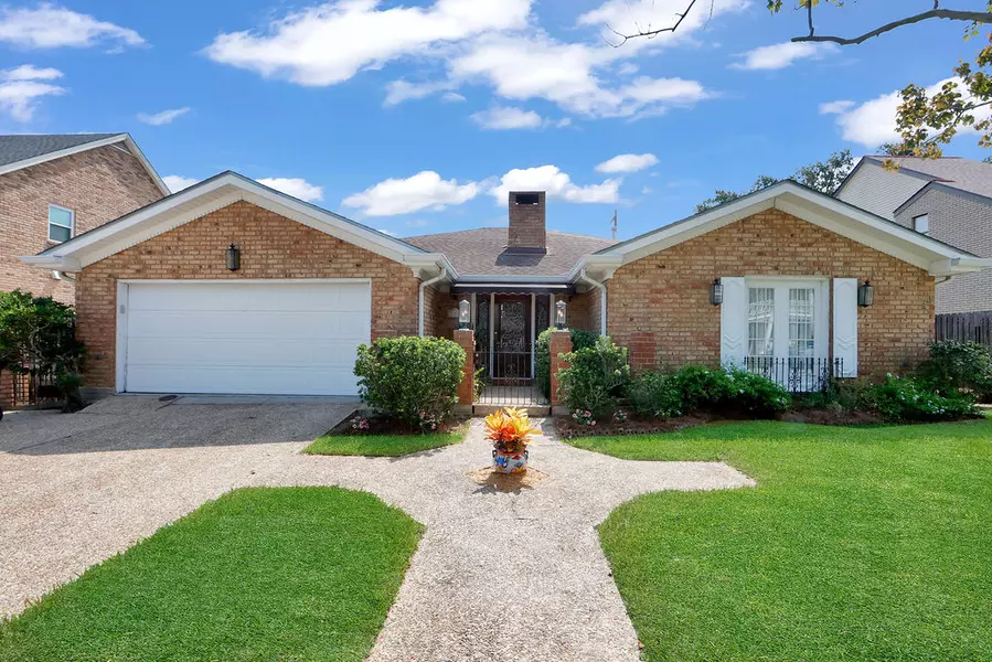 3201 Tolmas Dr, Metairie, LA 70002