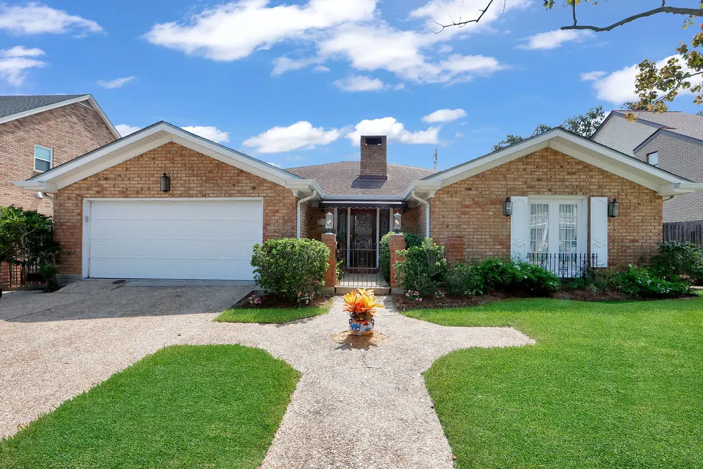 3201 Tolmas Dr, Metairie, LA 70002