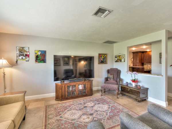 1036 SE 18th Pl, Cape Coral, FL 33990