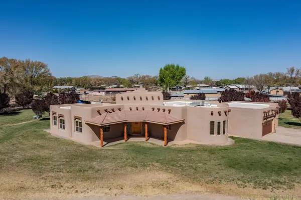 9 Mills Ln NE, Los Lunas, NM 87031