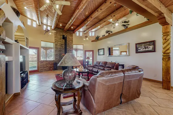 9 Mills Ln NE, Los Lunas, NM 87031