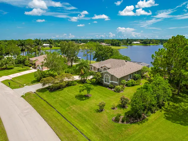 667 SE Stow Ter, Port St Lucie, FL 34984