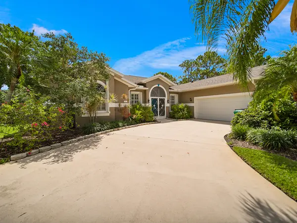 667 SE Stow Ter, Port St Lucie, FL 34984