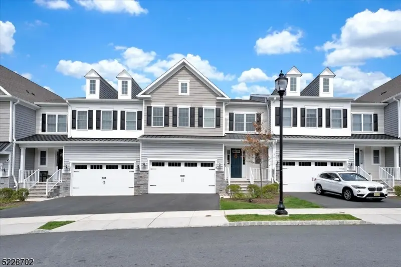 18 Sequoia Dr, Cedar Grove, NJ 07009