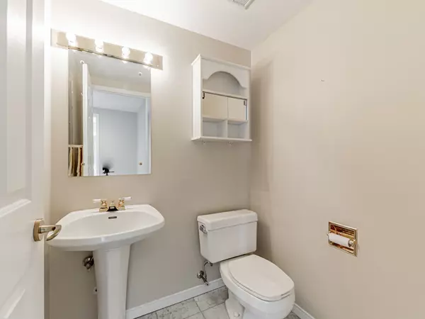 1818 Bayview Ave #407 Toronto, ON M4G 4G6