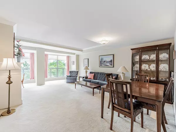 1818 Bayview Ave #407 Toronto, ON M4G 4G6