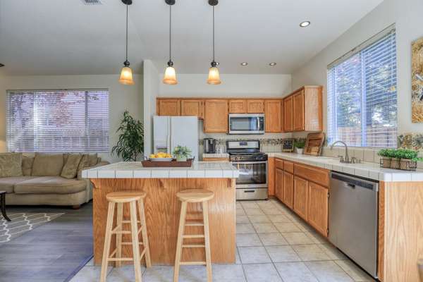 5622 Moonlight Way Elk Grove, CA 95758