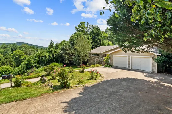 3 Terrapin Trl, Flat Rock, NC 28731