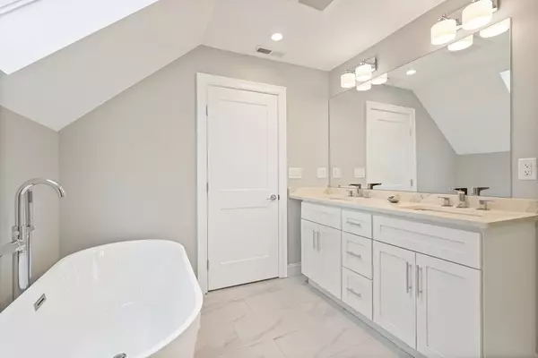 113 White St #2 Belmont, MA 02478