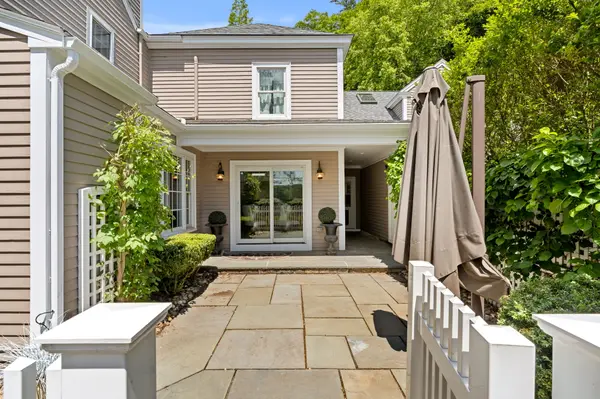 452 Main St, Amesbury, MA 01913