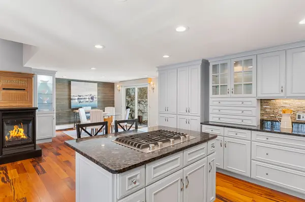 452 Main St, Amesbury, MA 01913