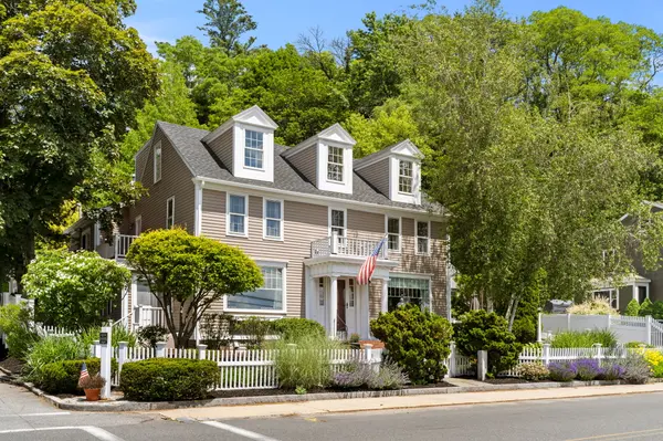 452 Main St, Amesbury, MA 01913