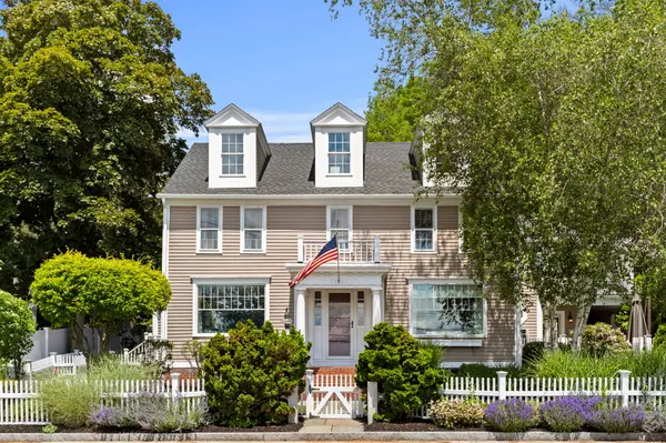 452 Main St, Amesbury, MA 01913