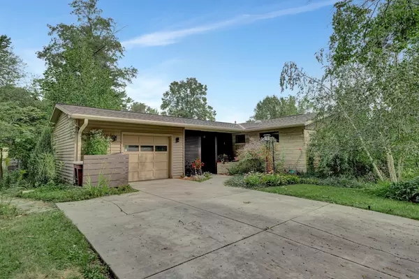 5820 Randolph St, Lincoln, NE 68510