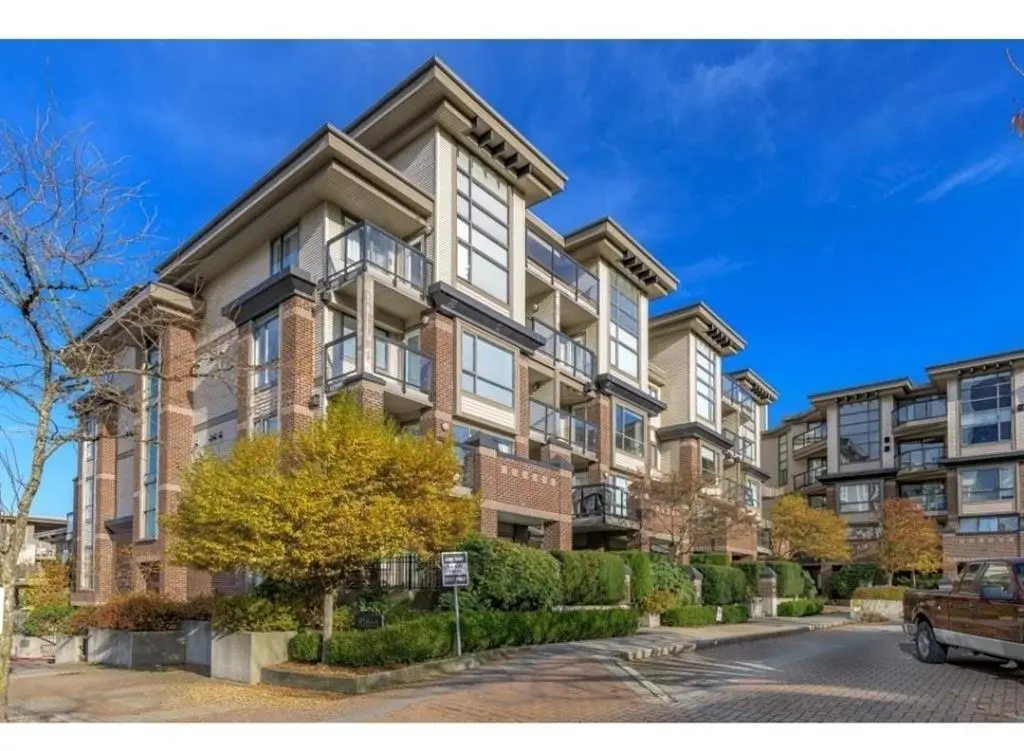 10866 City Pkwy #113, Surrey, BC V3T 5W9