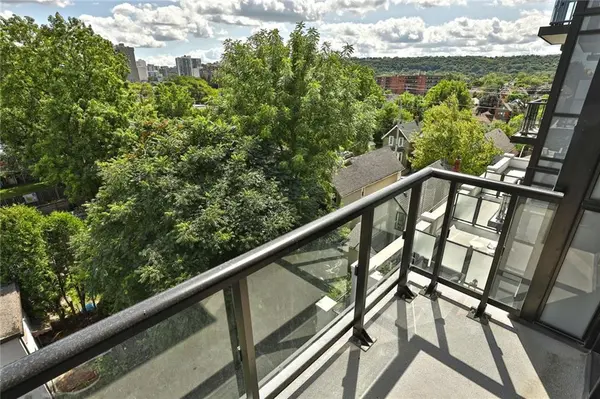 101 Locke St S #515, Hamilton, ON L8P 4A6