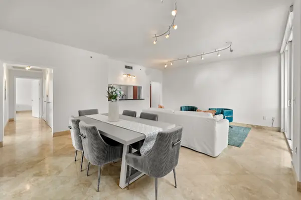 31 SE 5th St #4021, Miami, FL 33131