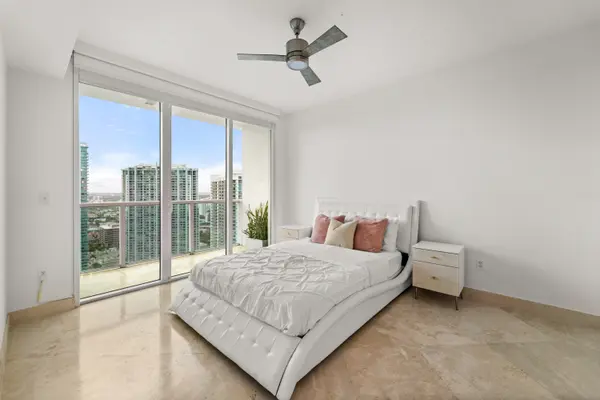 31 SE 5th St #4021, Miami, FL 33131