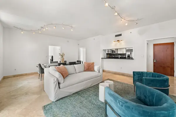 31 SE 5th St #4021, Miami, FL 33131